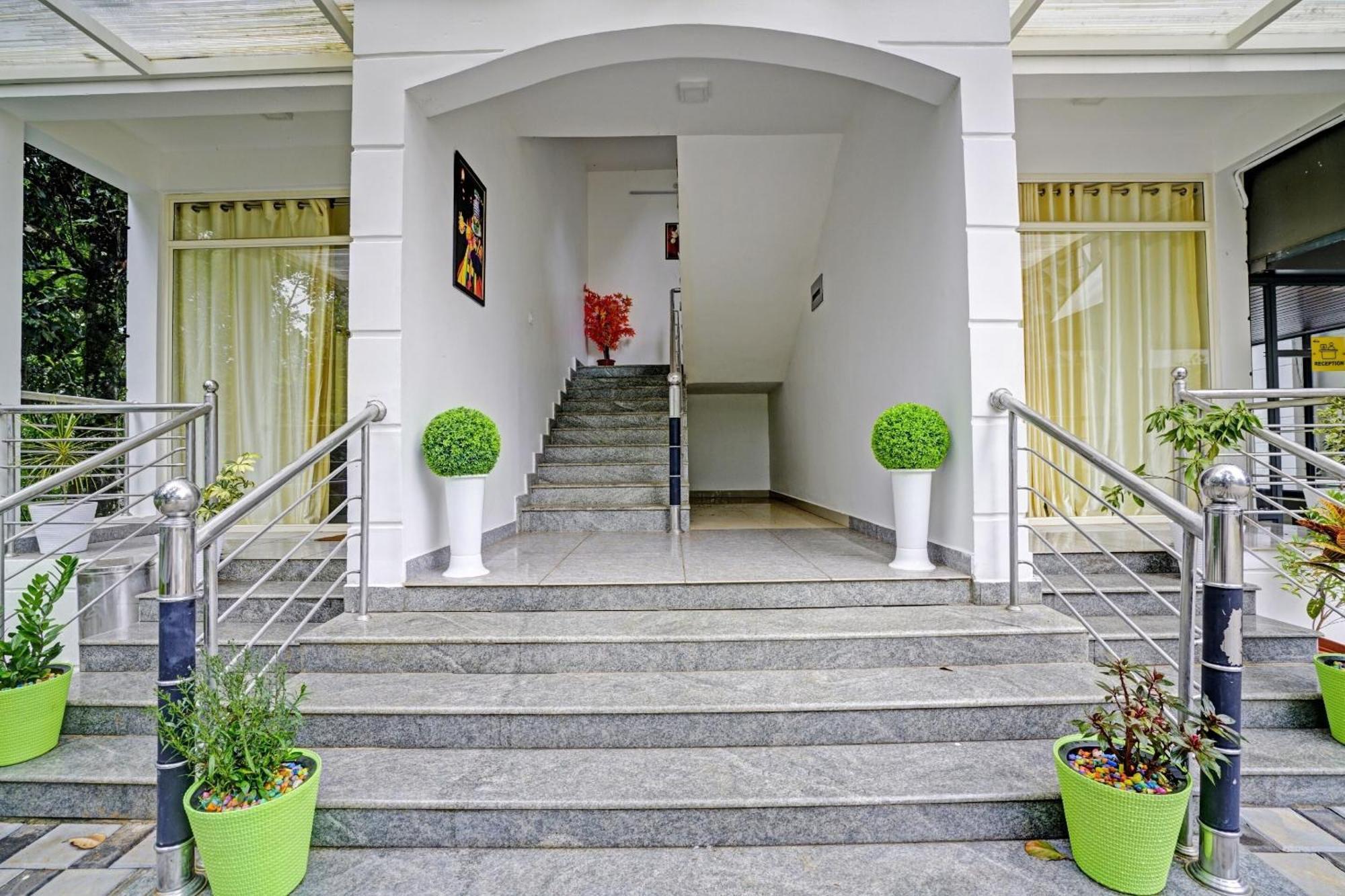 Oyo Flagship 81260 Star Lights Hotel Munnar Luaran gambar